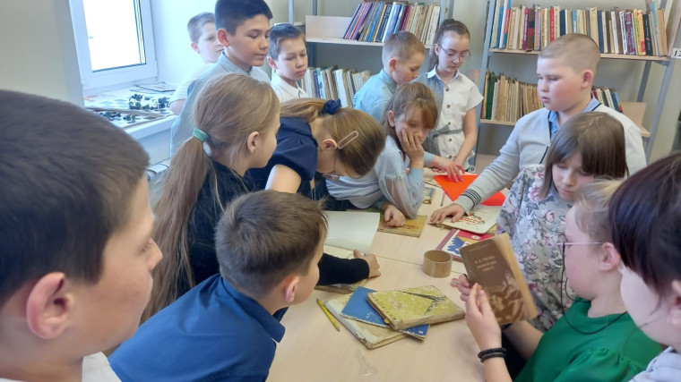 Акция «Орлята помогают книгам».